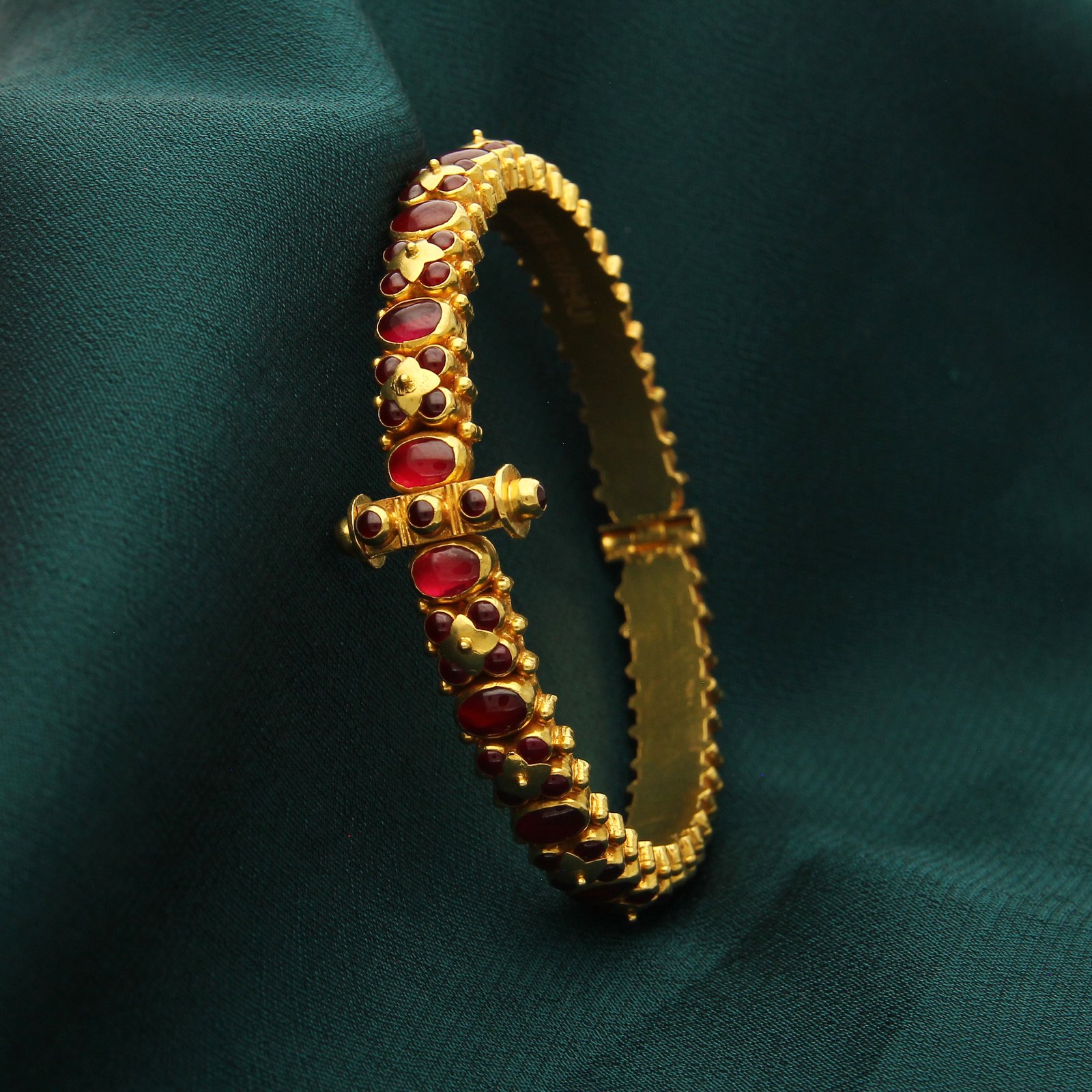 DHASHIN BANGLE